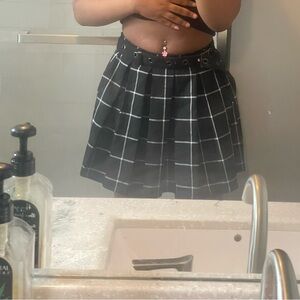 plaid xs black and white skirt with belt